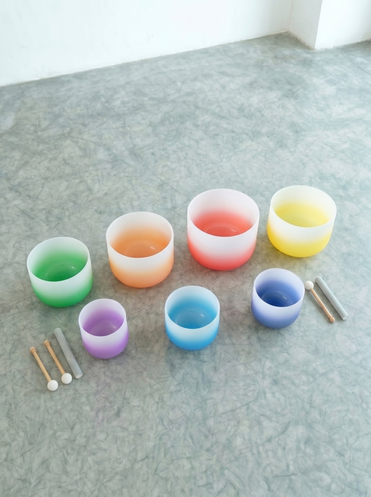 Set de 7 Cuencos de Cuarzo Aura Gradiente  8" - 14"  · 432 Hz